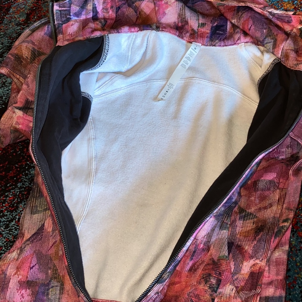 Lululemon jacket - Picture 9 of 9